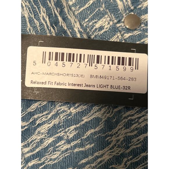 NWT boohooMAN Men's Relaxed Fit Fabric Interest Jeans Light Blue 32R Inseam 31 - Picture 3 of 7